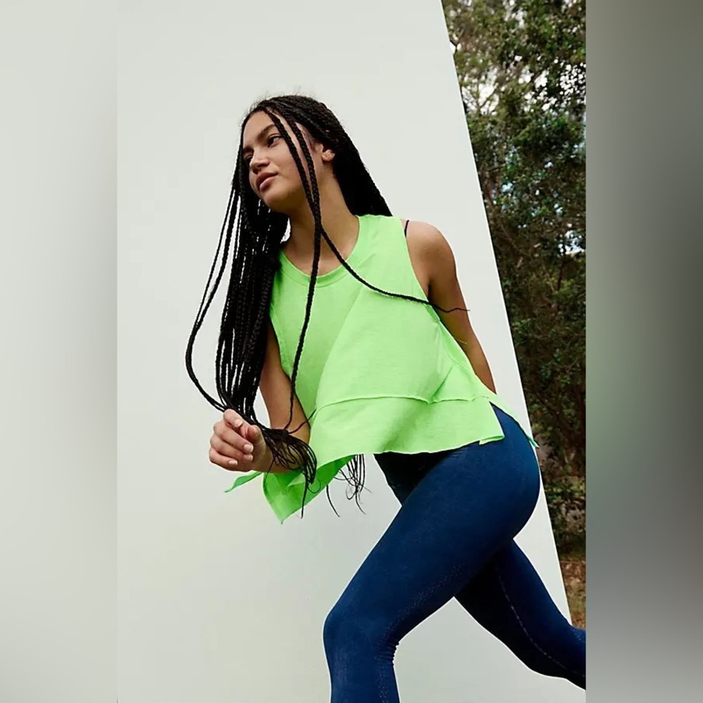NWT Tempo Tank - Picture 4 of 5